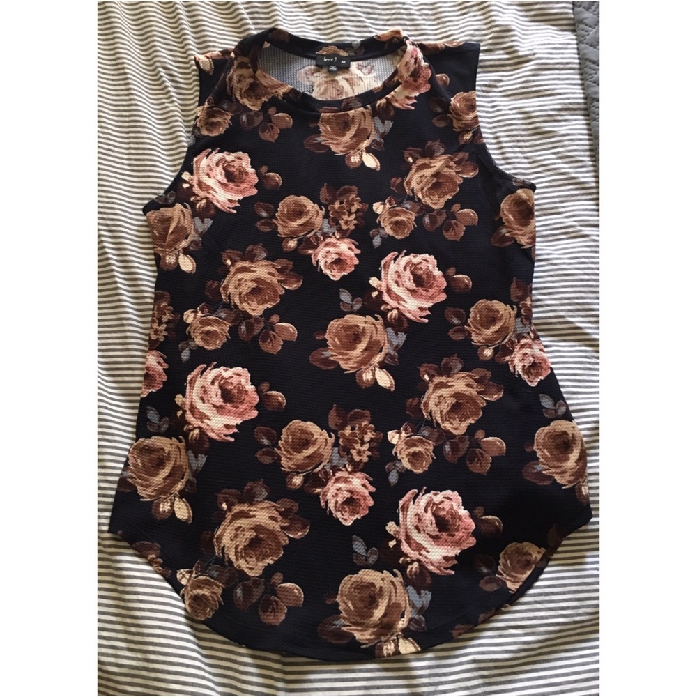 Sleeveless tunic